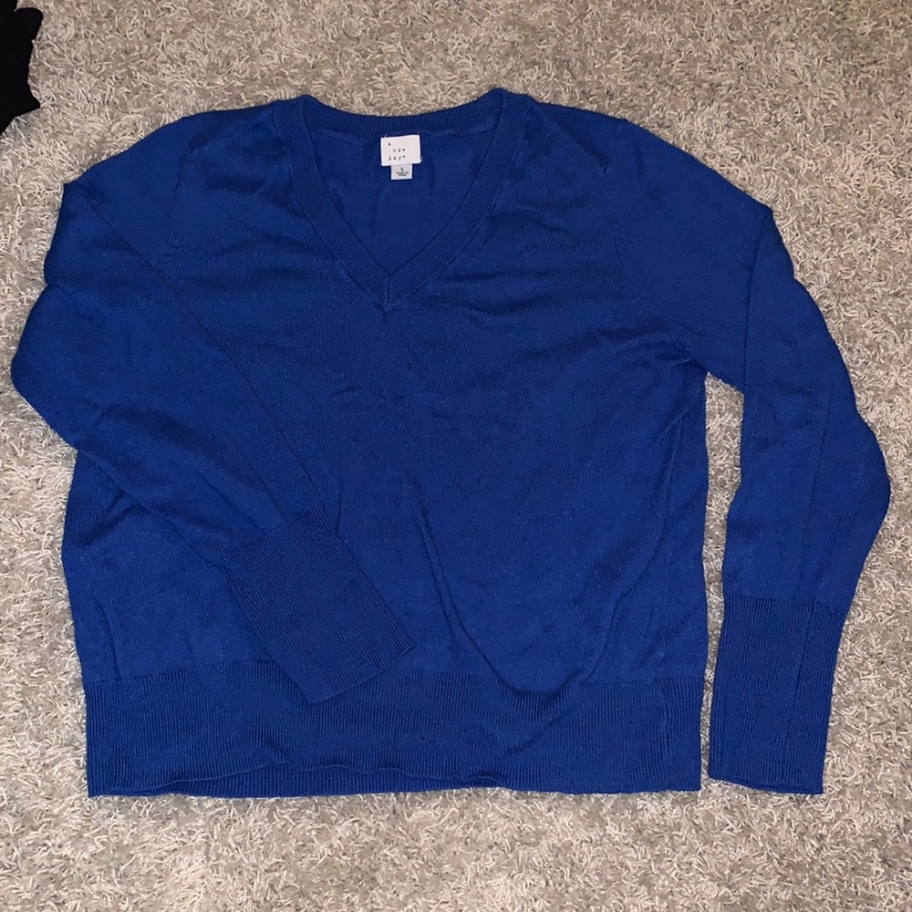 New Day L V neck sweater